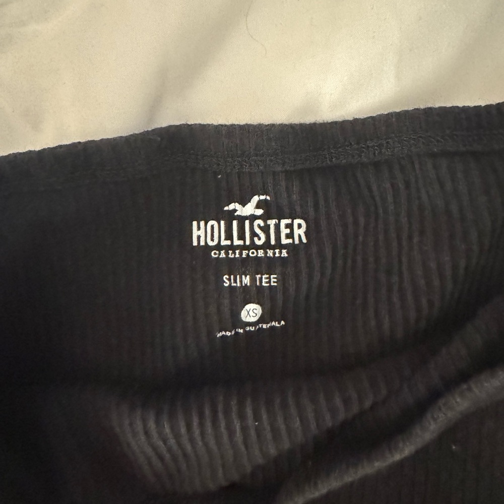 Hollister Slim Tee Black Off-Shoulder Top - Picture 2 of 2